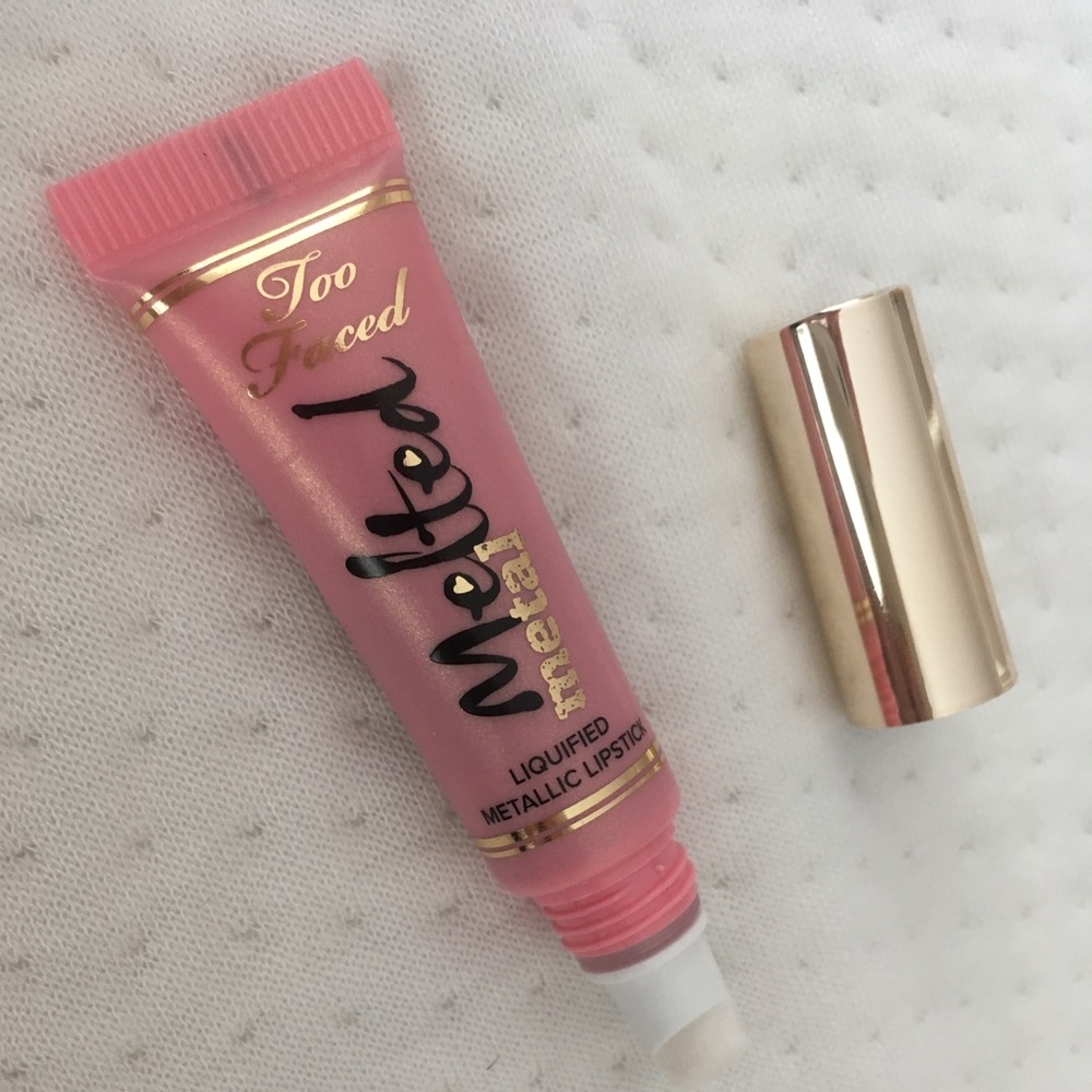 2 sephora brushes& too faced lipstick